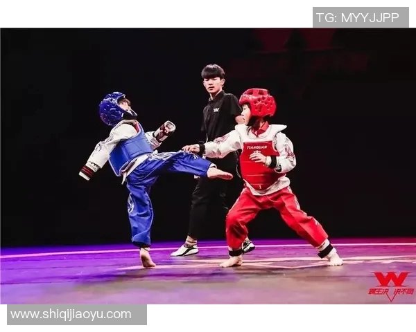 模仿足球明星点球技巧挑战赛体验明星风范与激情对决