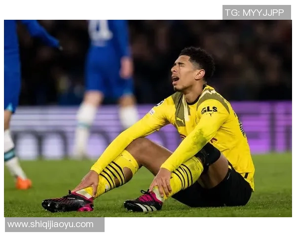 足球明星受伤绷带特写高清图片展现运动员坚韧精神与拼搏意志